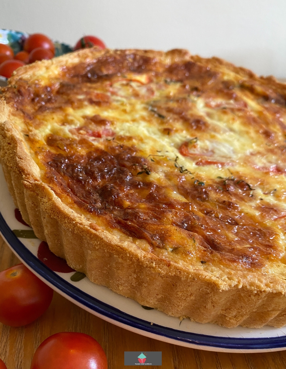 Gluten-Free Spinach and Bacon Quiche Gluten-Free Spinach and Bacon Quiche. Gluten - Free Spinach and bacon quiche is delicious homemade savory flan,with a buttery, crisp gluten- free pastry case,baked in a cheesy egg filling with spinach, mushrooms, and bacon.