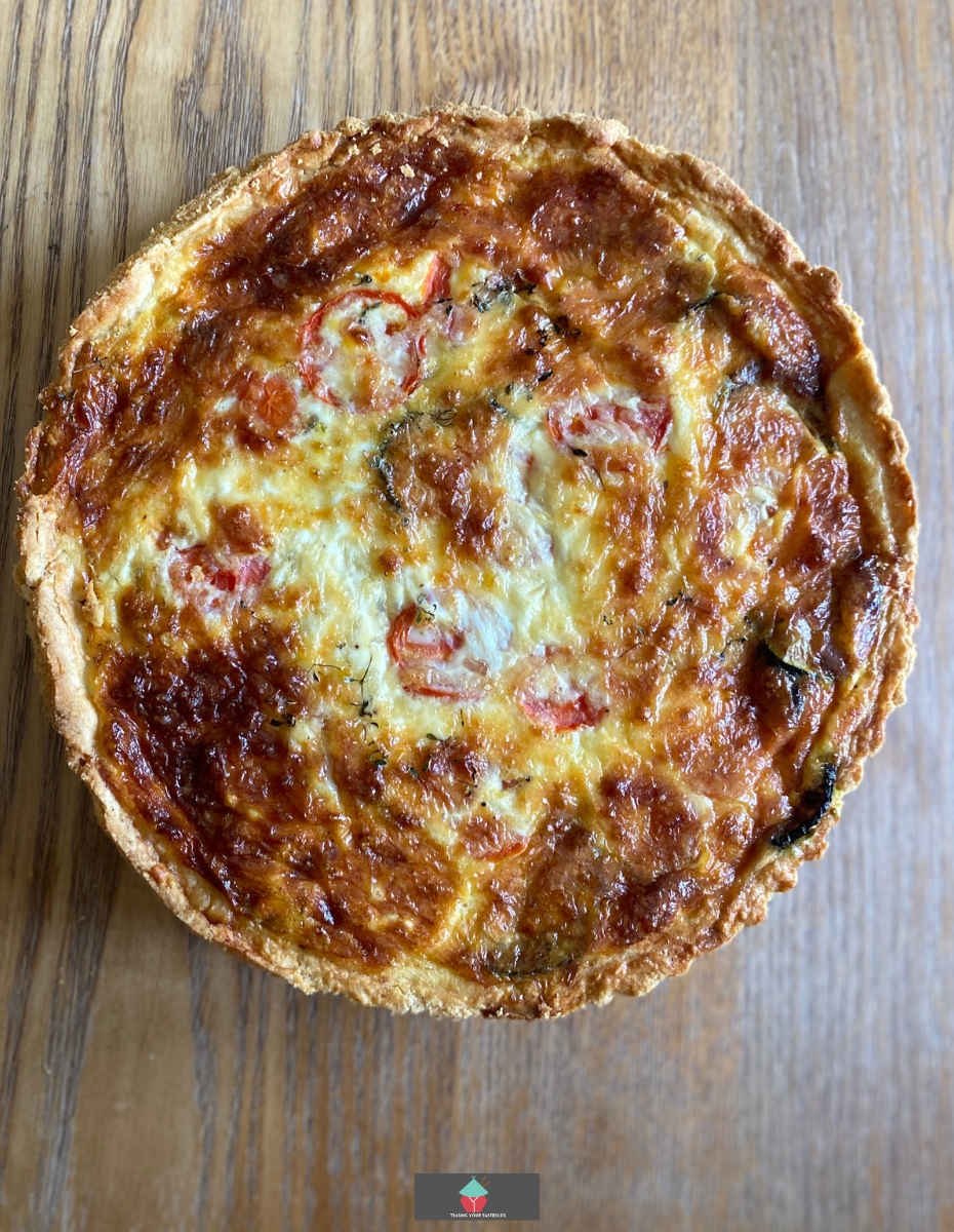 Gluten-Free Spinach and Bacon Quiche Gluten-Free Spinach and Bacon Quiche. Gluten - Free Spinach and bacon quiche is delicious homemade savory flan,with a buttery, crisp gluten- free pastry case,baked in a cheesy egg filling with spinach, mushrooms, and bacon.