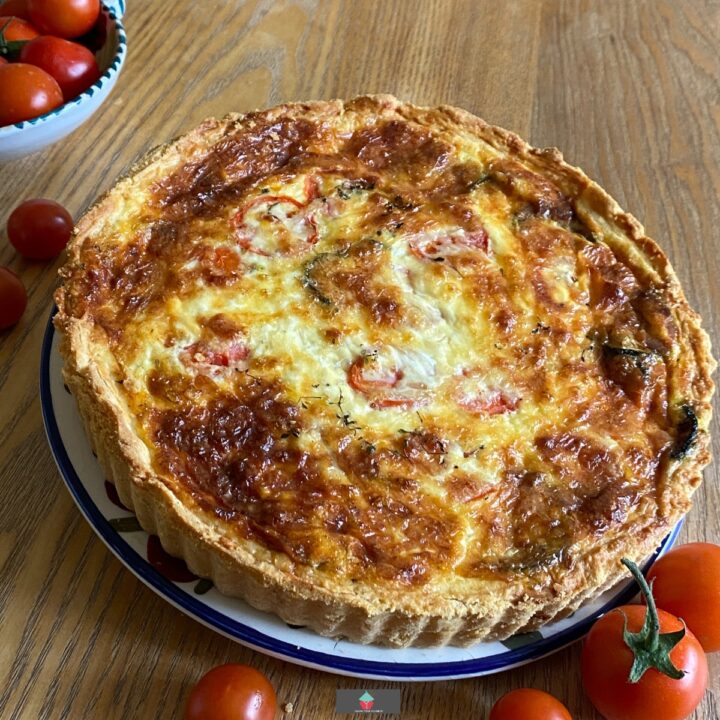 Gluten-Free Spinach and Bacon Quiche Gluten-Free Spinach and Bacon Quiche. Gluten - Free Spinach and bacon quiche is delicious homemade savory flan,with a buttery, crisp gluten- free pastry case,baked in a cheesy egg filling with spinach, mushrooms, and bacon.