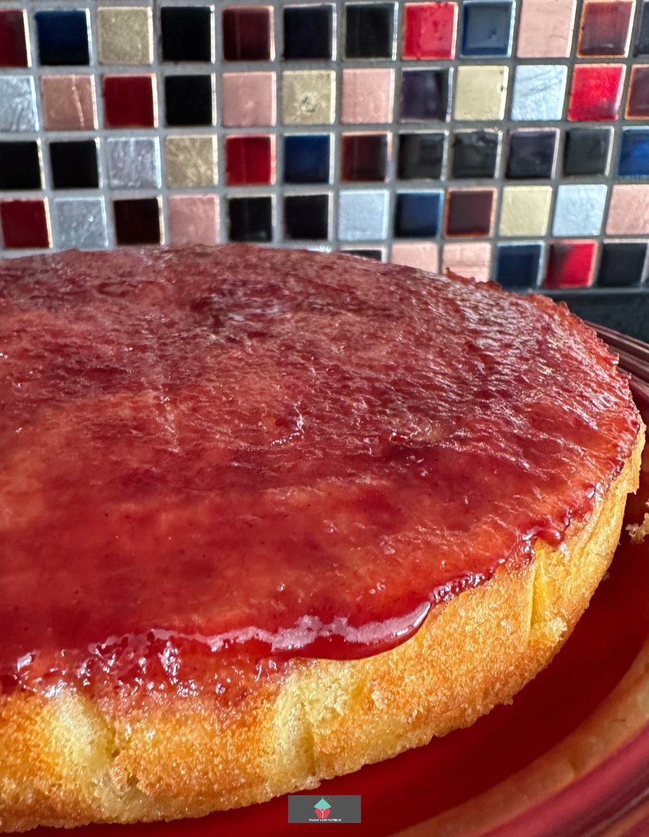 Raspberry and Lemon Upside Down Cake Raspberry and Lemon Upside Down Cake. Deliciously refreshing lemon upside down cake recipe, fluffy lemon sponge with a layer of sharp raspberry jam to give a great combination. A great cake recipe, perfect for afternoon tea or a party.