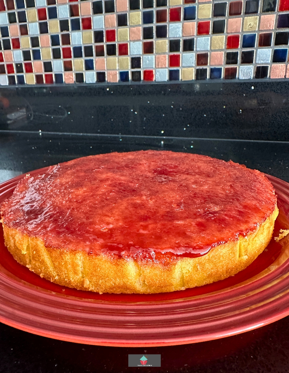 Raspberry and Lemon Upside Down Cake Raspberry and Lemon Upside Down Cake. Deliciously refreshing lemon upside down cake recipe, fluffy lemon sponge with a layer of sharp raspberry jam to give a great combination. A great cake recipe, perfect for afternoon tea or a party.