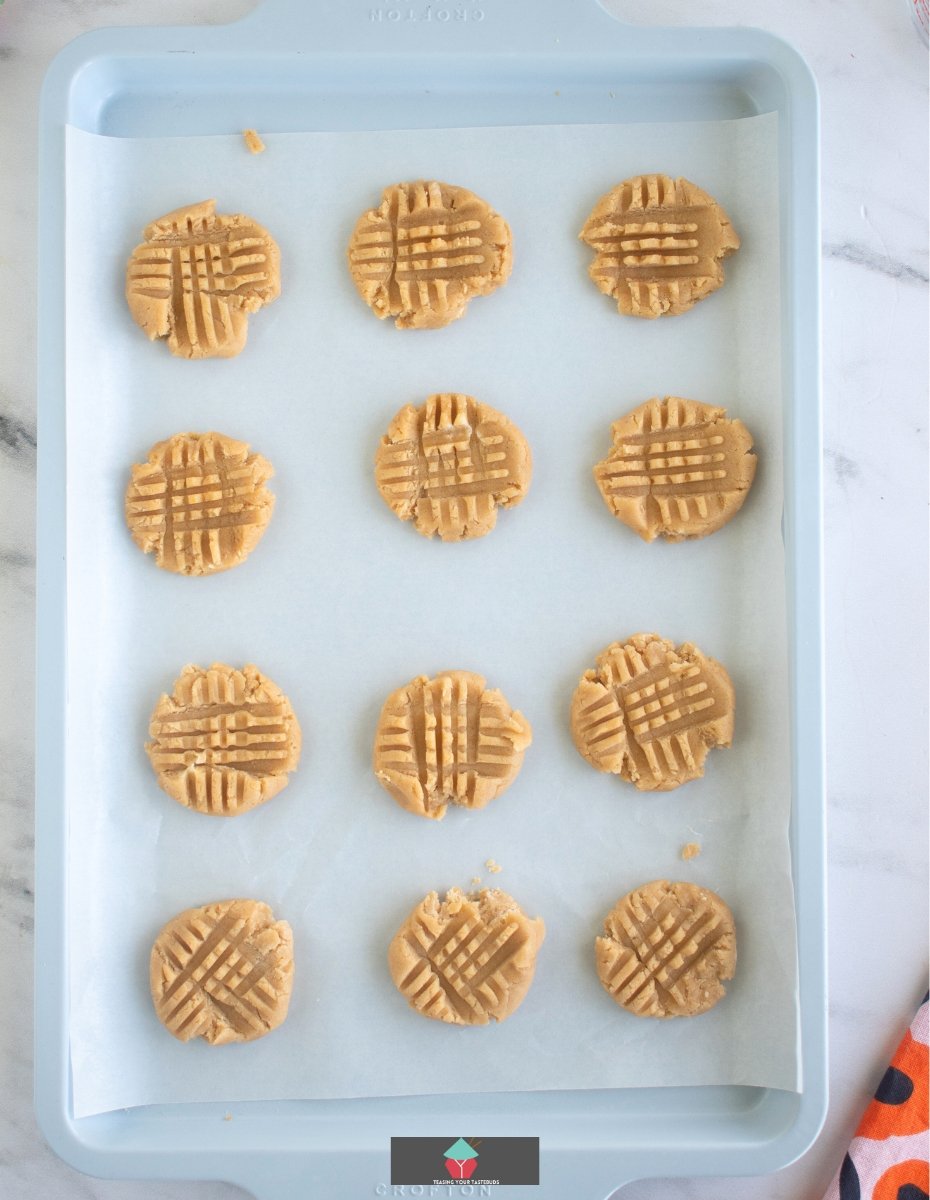 Chocolate Dipped Peanut Butter Cookies, showing criss cross pattern before baking Chocolate Dipped Peanut Butter Cookies, showing criss cross pattern before baking