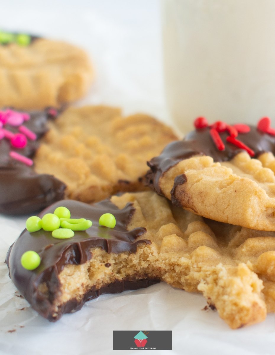Chocolate Dipped Peanut Butter Cookies Chocolate Dipped Peanut Butter Cookies Classic peanut butter cookies dipped in chocolate and covered in sprinkles are delicious with a cold glass of milk. Creamy, crunchy and full of flavor. Easy recipe too!