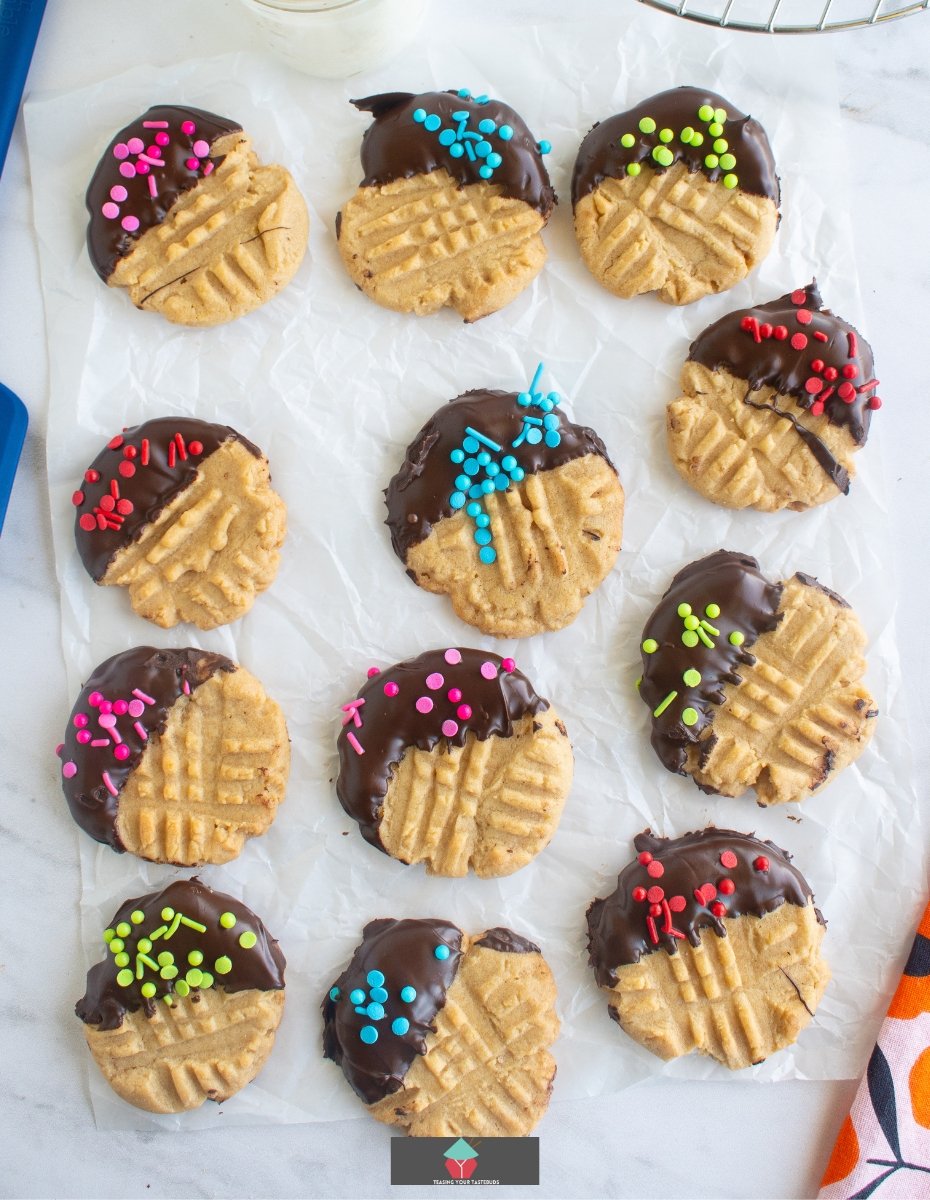Chocolate Dipped Peanut Butter Cookies Chocolate Dipped Peanut Butter Cookies Classic peanut butter cookies dipped in chocolate and covered in sprinkles are delicious with a cold glass of milk. Creamy, crunchy and full of flavor. Easy recipe too!