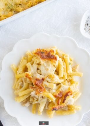 Chicken Alfredo Ziti Pasta bake recipe is an easy dinner, loaded with chicken, mozzarella and parmesan cheese and baked in a creamy Alfredo sauce.