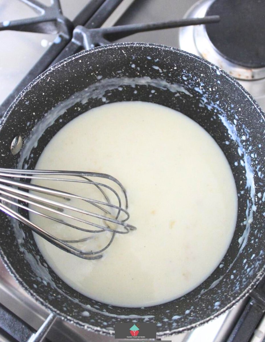 Easy Alfredo Sauce, mixing cream in Easy Alfredo Sauce, mixing cream in