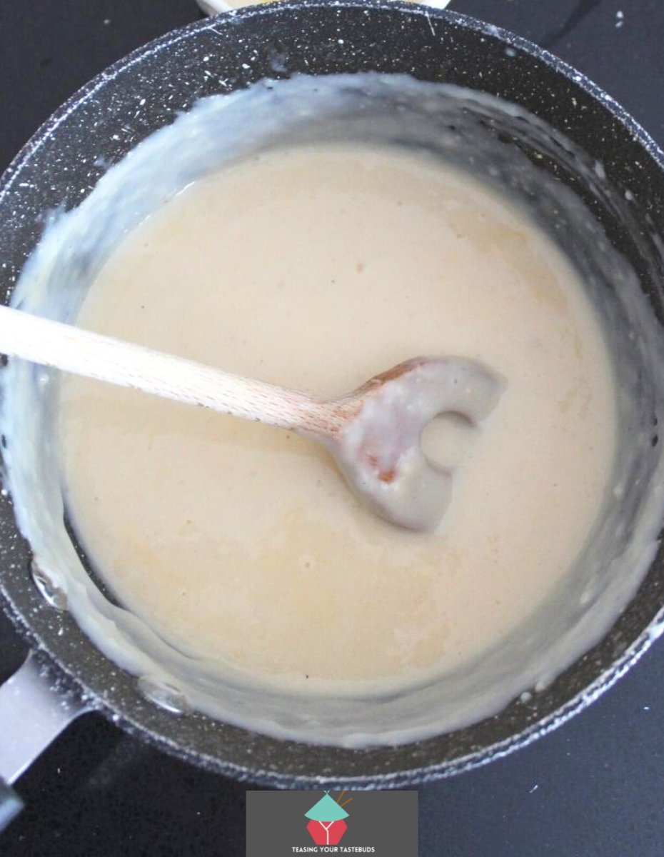 Easy Alfredo Sauce, showing consistency Easy Alfredo Sauce, showing consistency