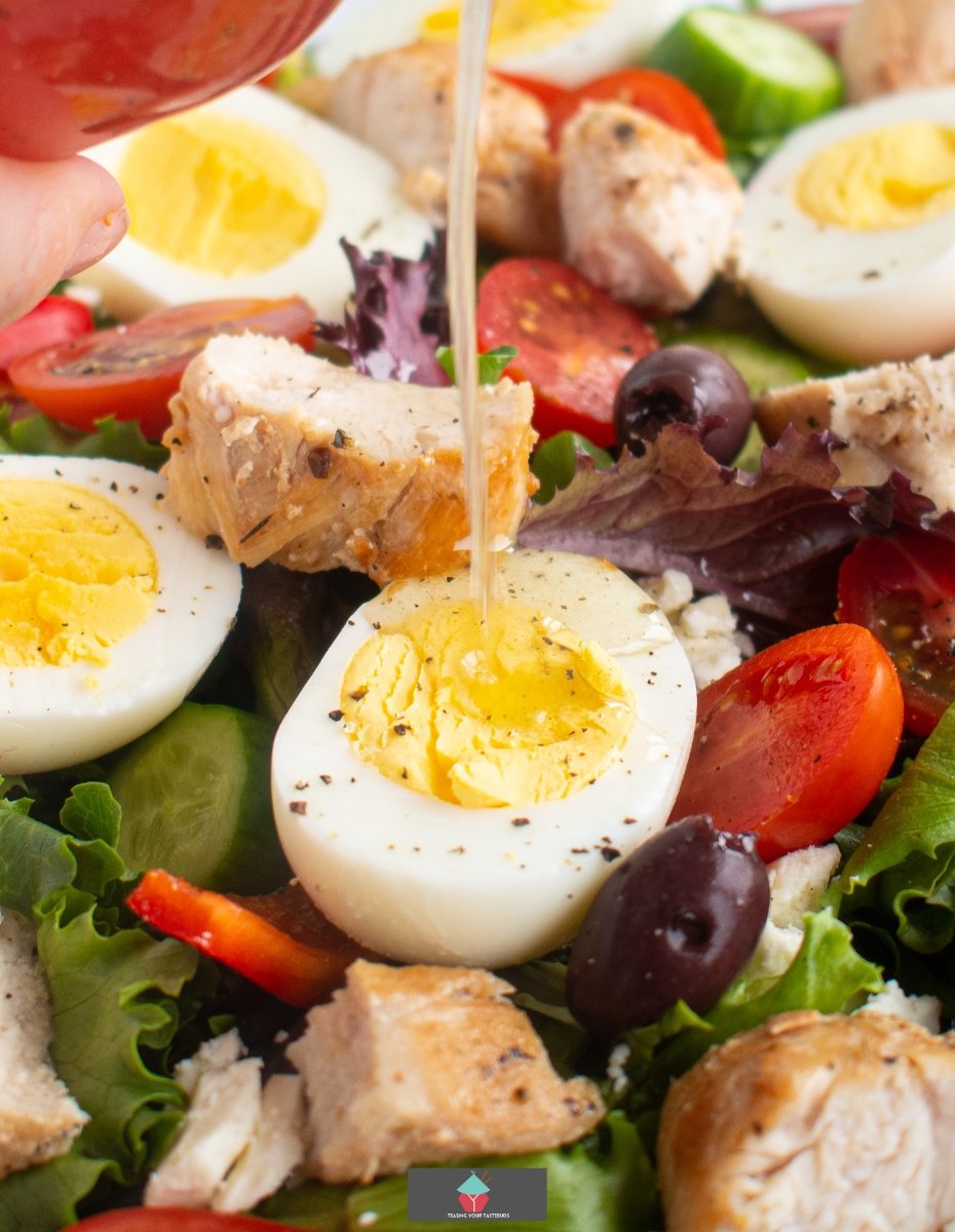 Greek Chicken Salad Greek Chicken Salad is full of flavor, tender juicy chicken breasts, combined with a variety of salads, olives, and feta cheese, with a generous coating of delicious Greek salad dressing. Easy to make and a very popular salad recipe.