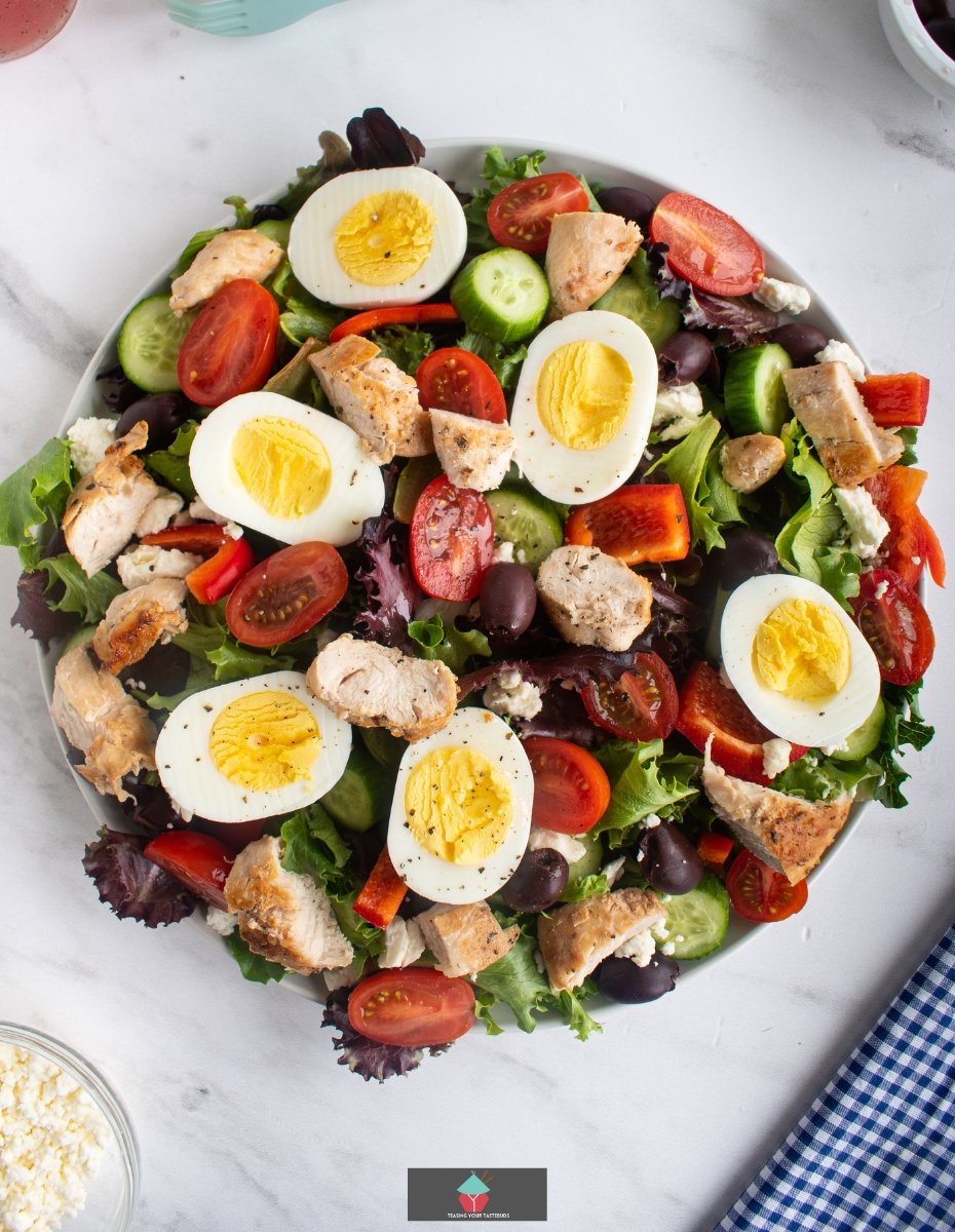 Greek Chicken Salad Greek Chicken Salad is full of flavor, tender juicy chicken breasts, combined with a variety of salads, olives, and feta cheese, with a generous coating of delicious Greek salad dressing. Easy to make and a very popular salad recipe.